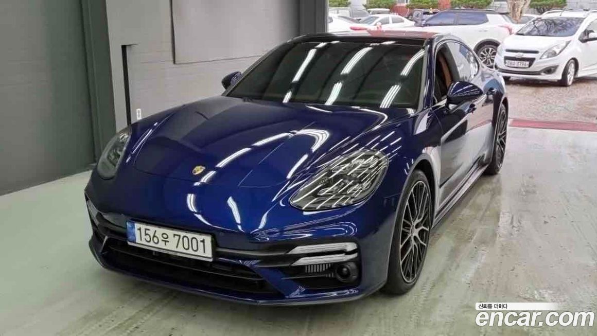 Porsche Panamera 2023