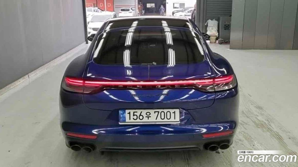 Porsche Panamera 2023