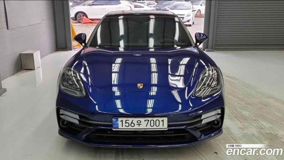 Porsche Panamera 2023