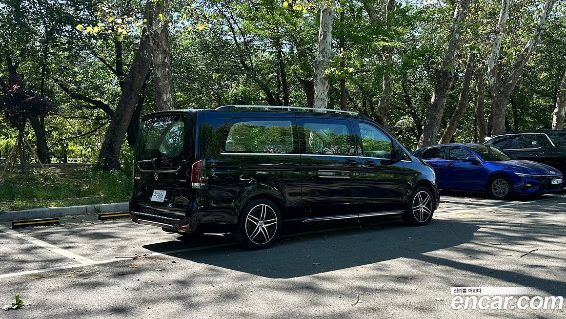 Mercedes-Benz V-Class 2025