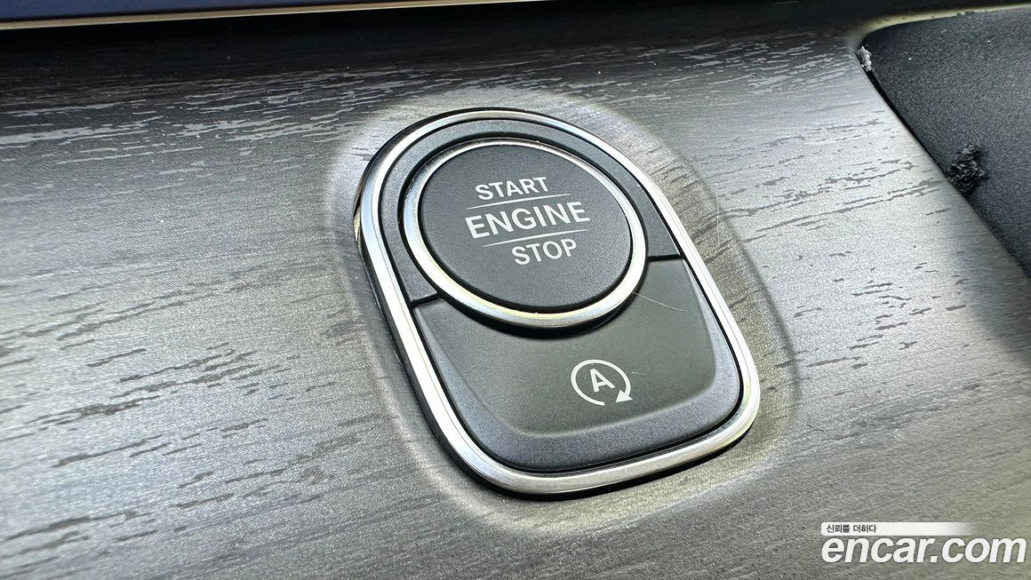 Mercedes-Benz V-Class 2025