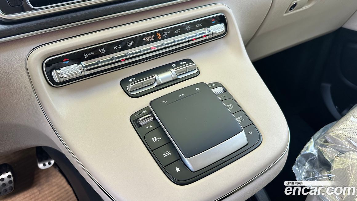 Mercedes-Benz V-Class 2025