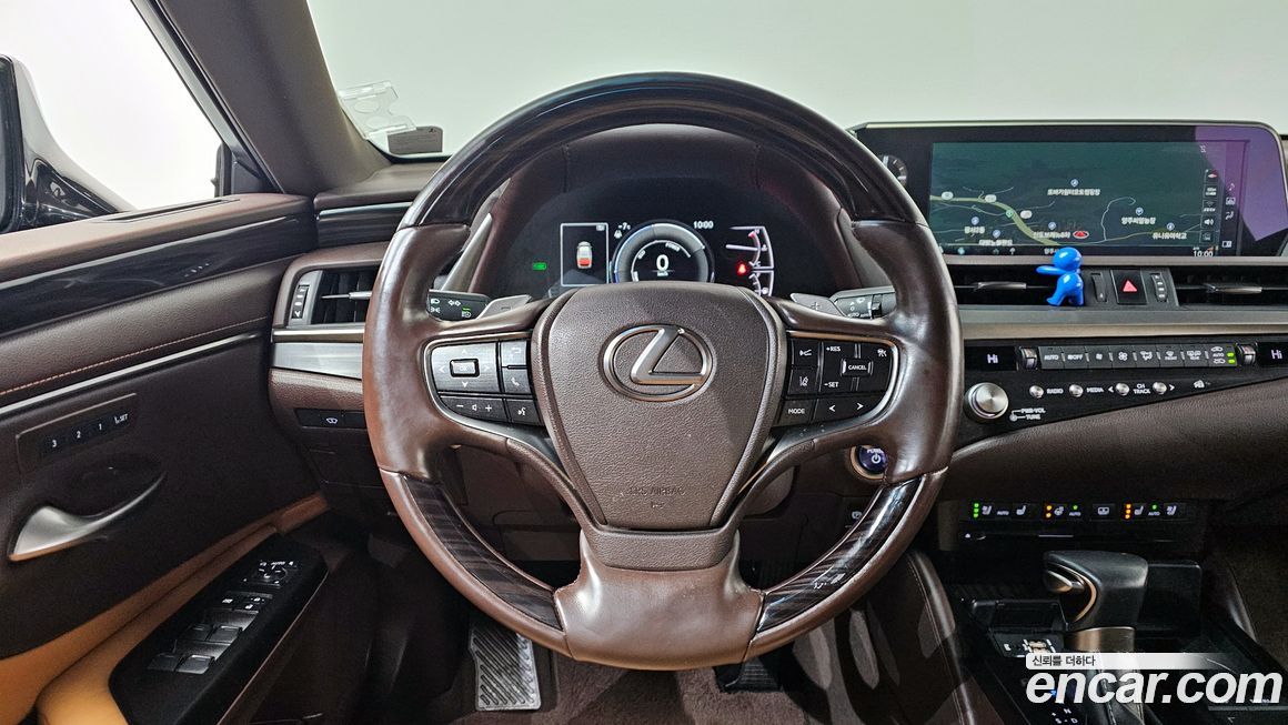 Lexus ES 2021
