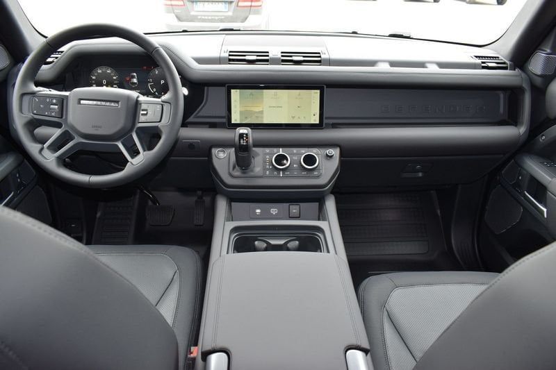 Land Rover Defender 2024