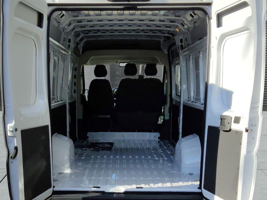 Opel Movano 2024