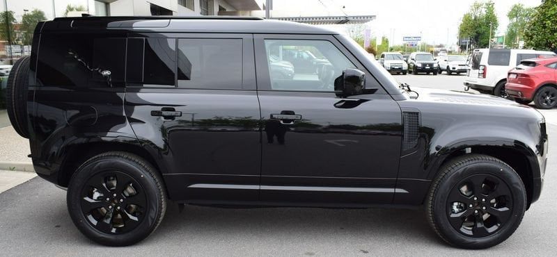 Land Rover Defender 2024