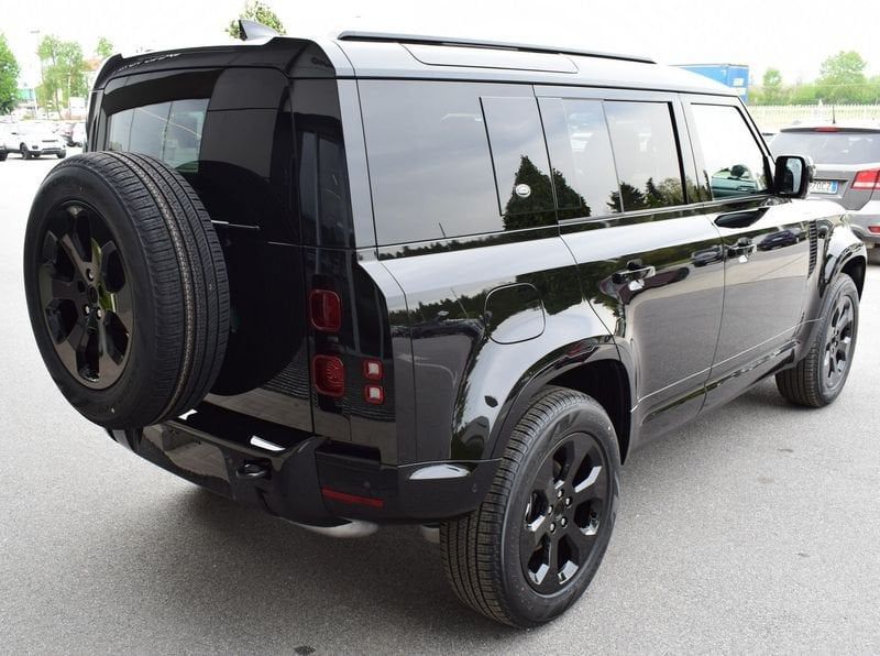 Land Rover Defender 2024