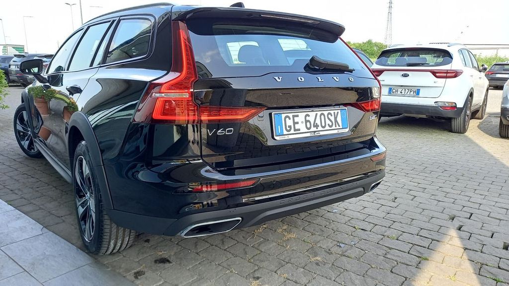 Volvo V60 Cross Country 2021