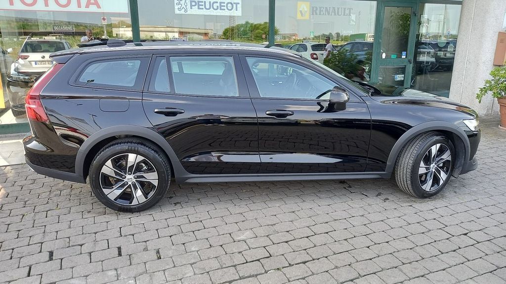 Volvo V60 Cross Country 2021