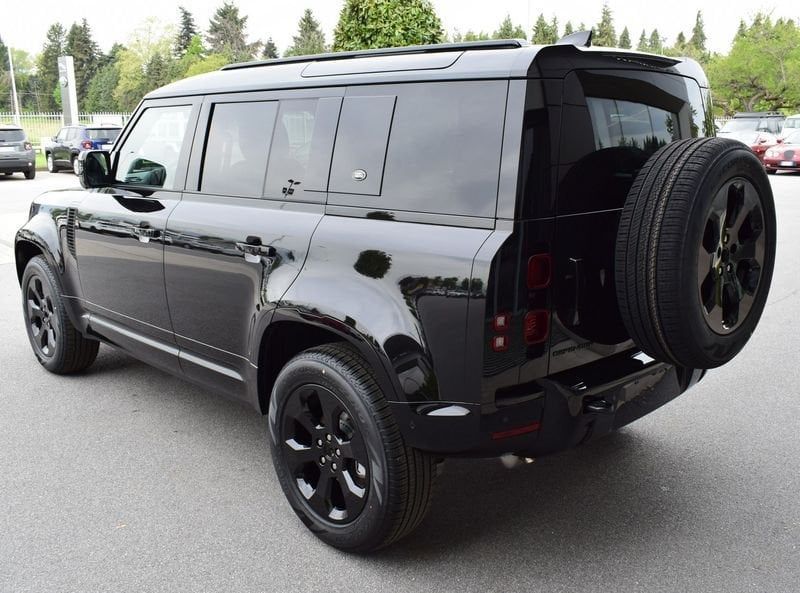 Land Rover Defender 2024