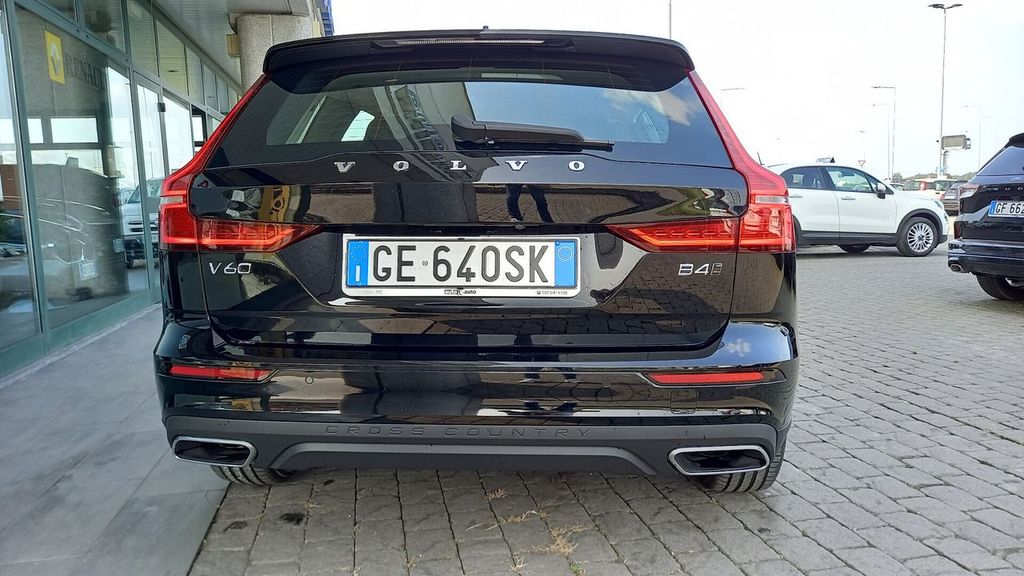 Volvo V60 Cross Country 2021