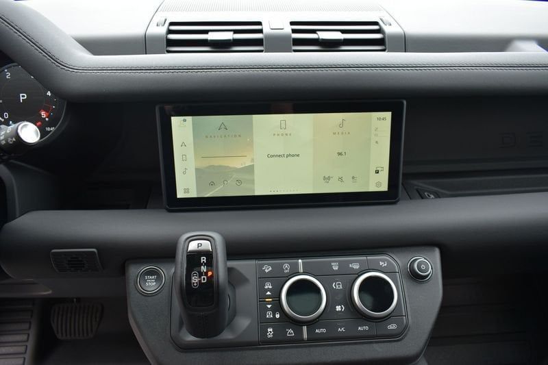 Land Rover Defender 2024