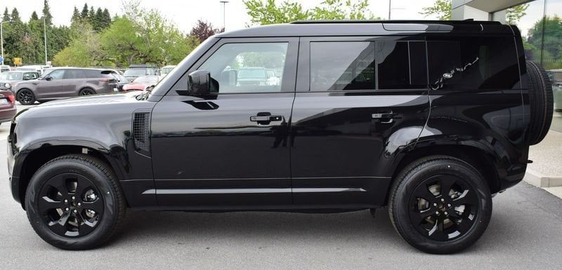 Land Rover Defender 2024