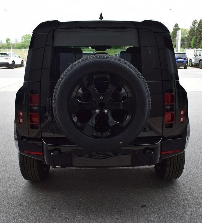 Land Rover Defender 2024