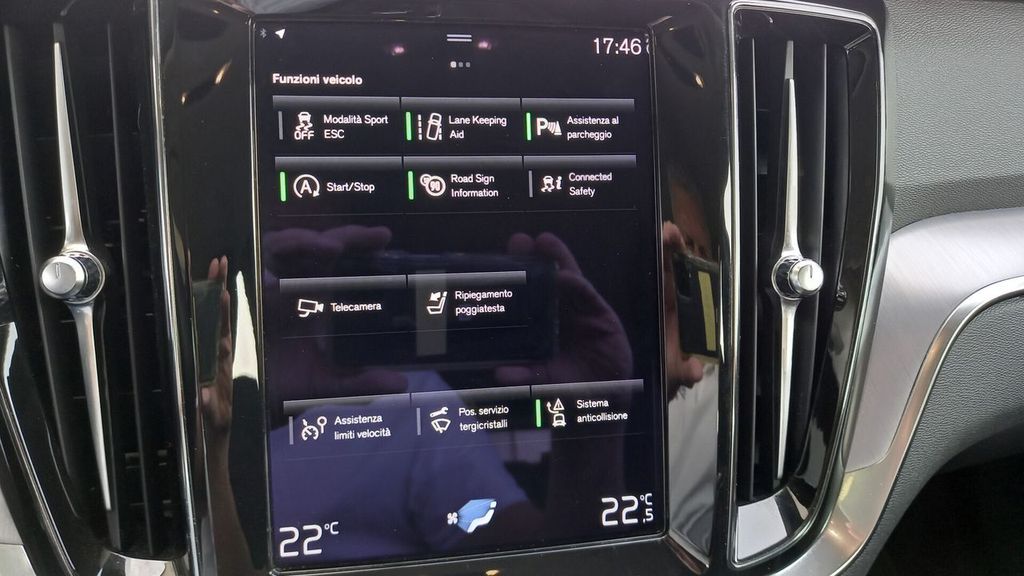 Volvo V60 Cross Country 2021