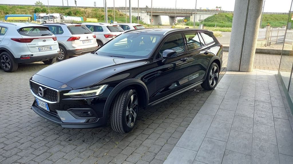 Volvo V60 Cross Country 2021