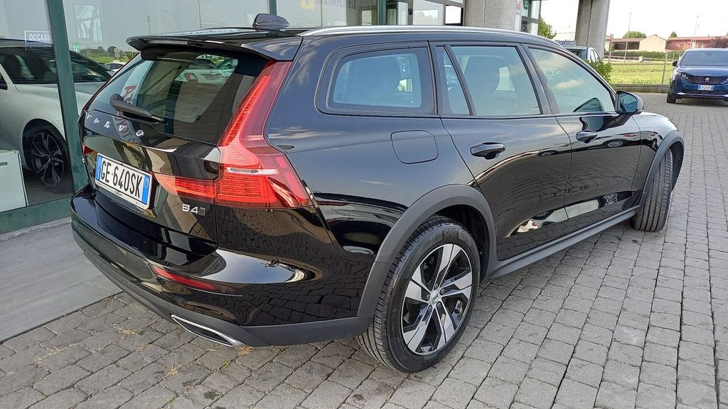 Volvo V60 Cross Country 2021