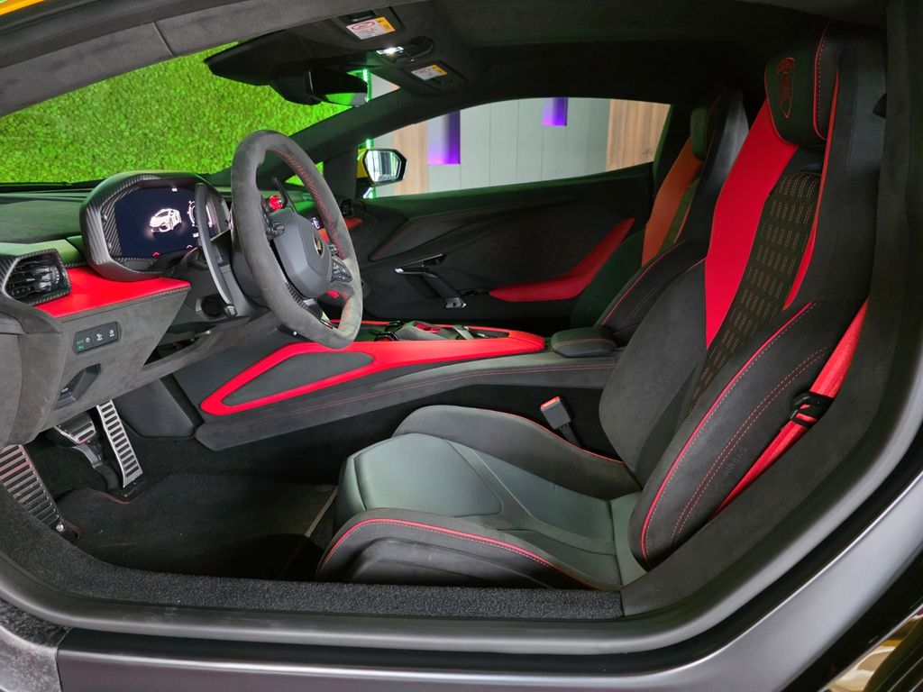 Lamborghini Revuelto