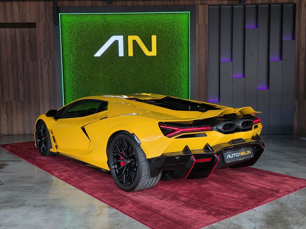 Lamborghini Revuelto