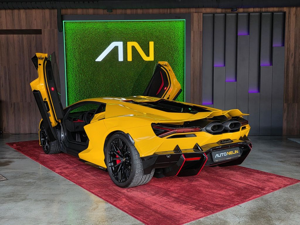 Lamborghini Revuelto