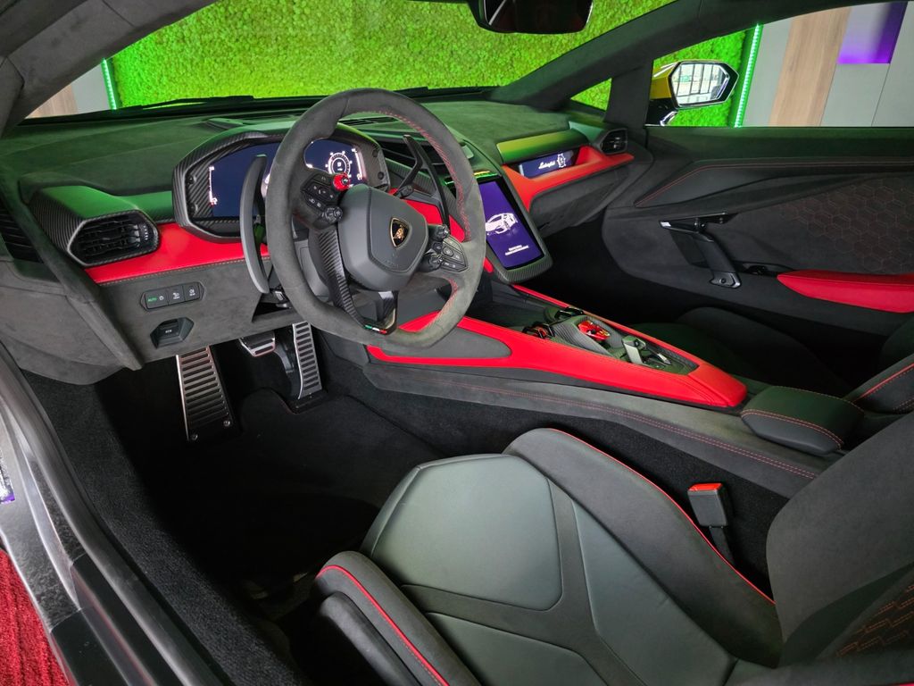 Lamborghini Revuelto