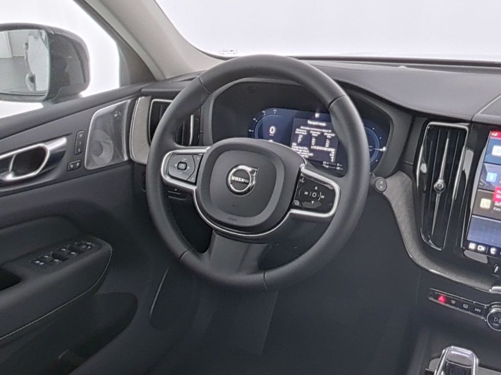 Volvo XC60 2025