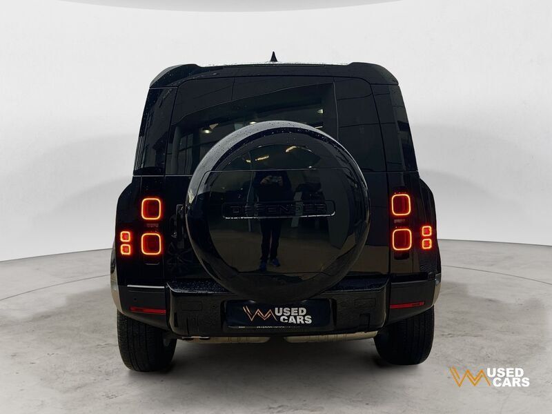 Land Rover Defender 2024