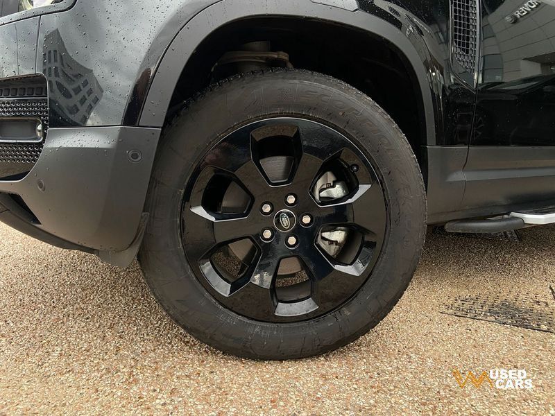 Land Rover Defender 2024