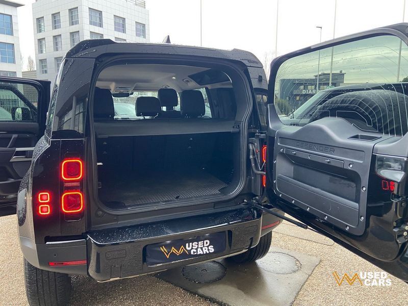 Land Rover Defender 2024