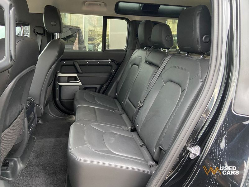 Land Rover Defender 2024