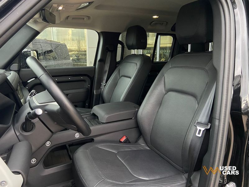 Land Rover Defender 2024