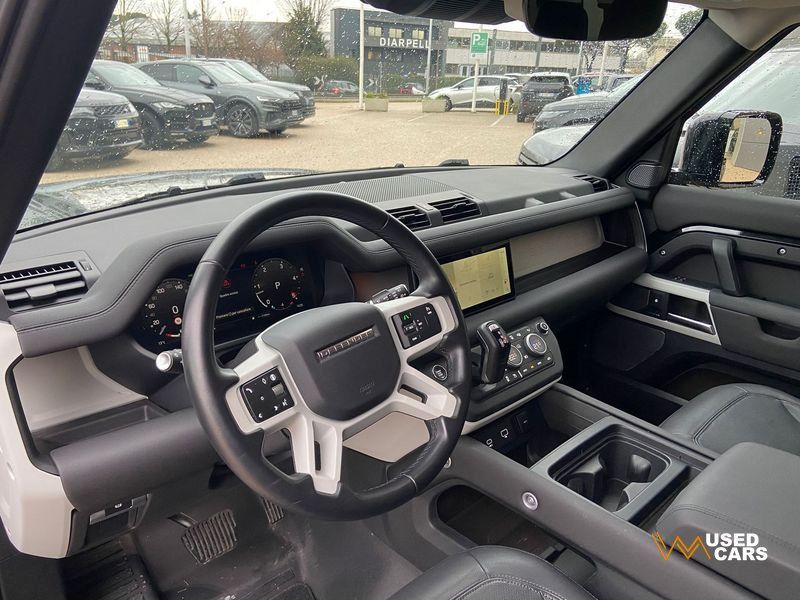 Land Rover Defender 2024