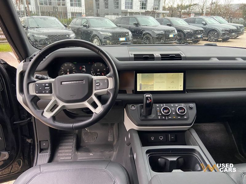 Land Rover Defender 2024