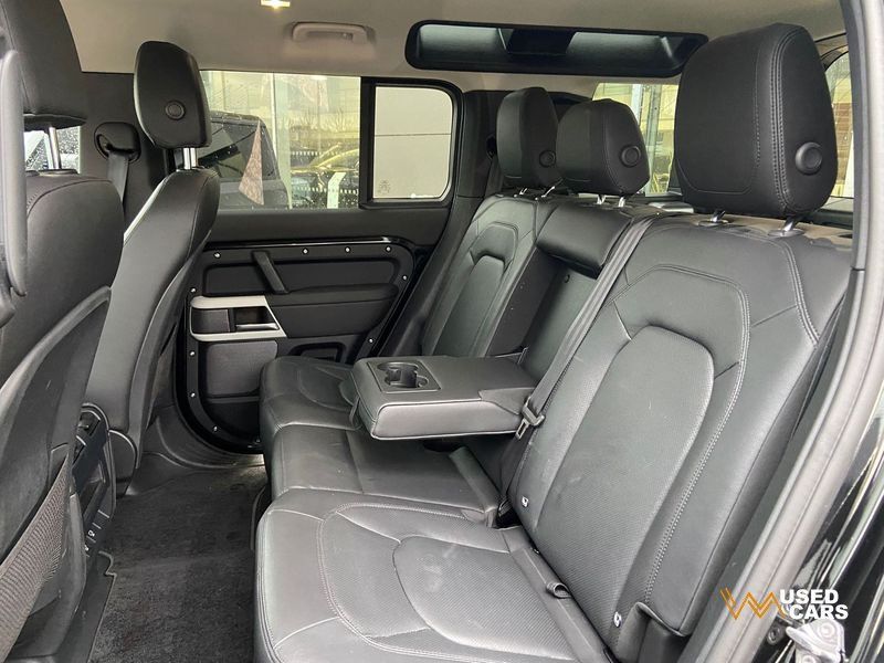 Land Rover Defender 2024