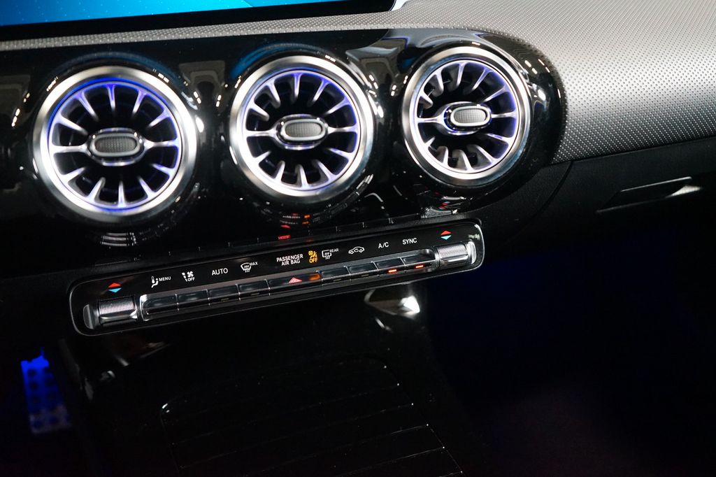 Mercedes-Benz CLA 200 2023