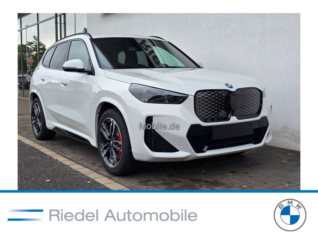 BMW iX1 2025