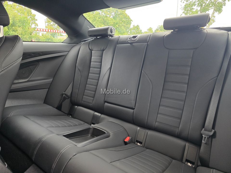 BMW 220 2025