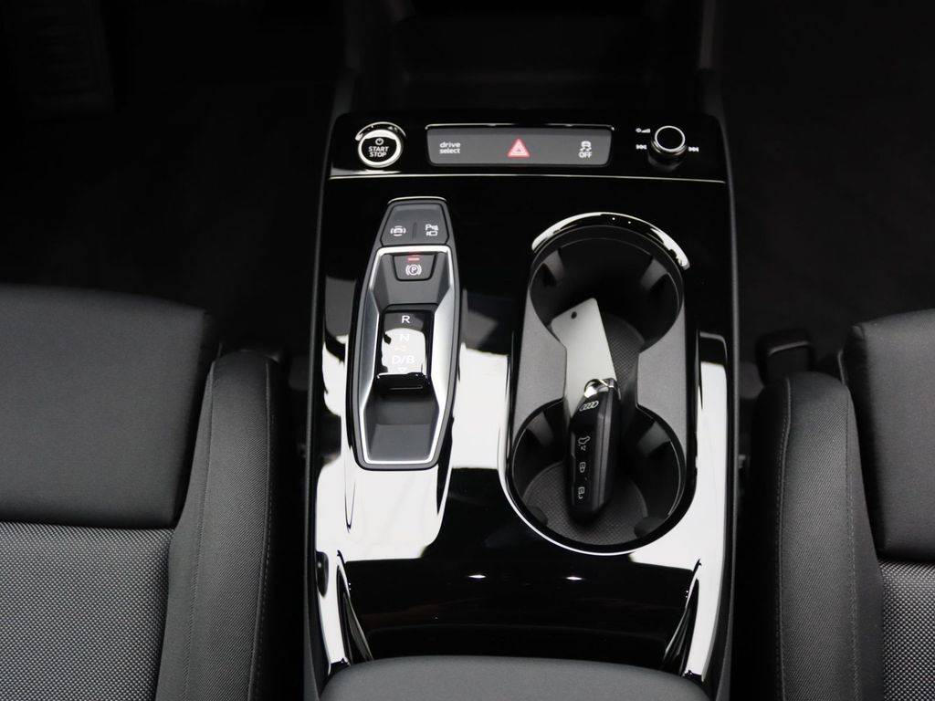 Audi Q6 e-tron 2025