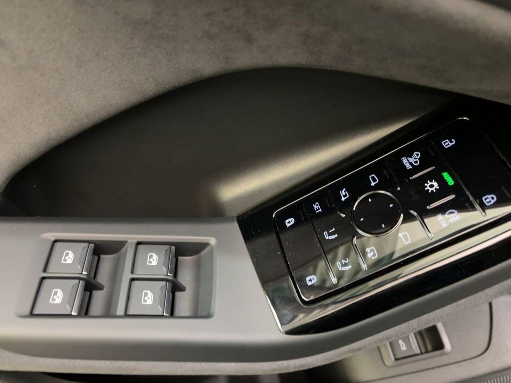 Audi SQ6 e-tron 2025