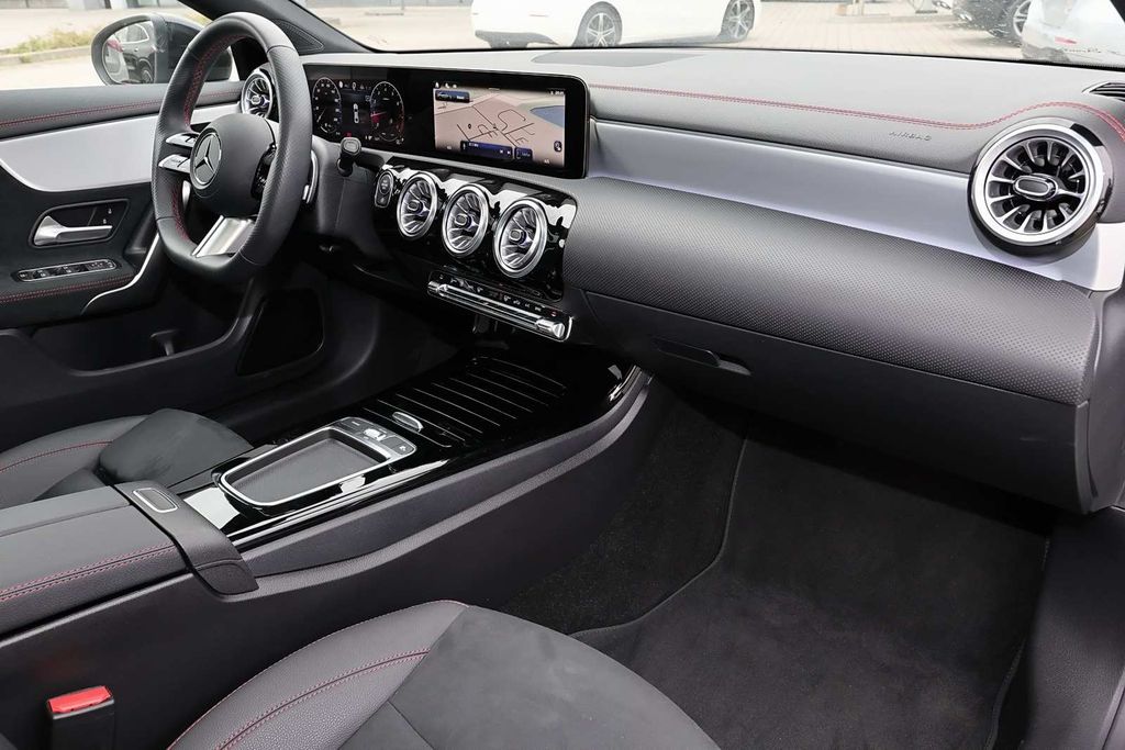 Mercedes-Benz CLA 200 2024