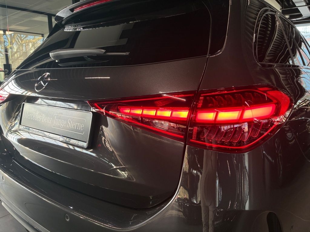 Mercedes-Benz C 300 2025