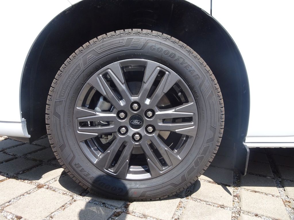 Ford Tourneo Custom 2025