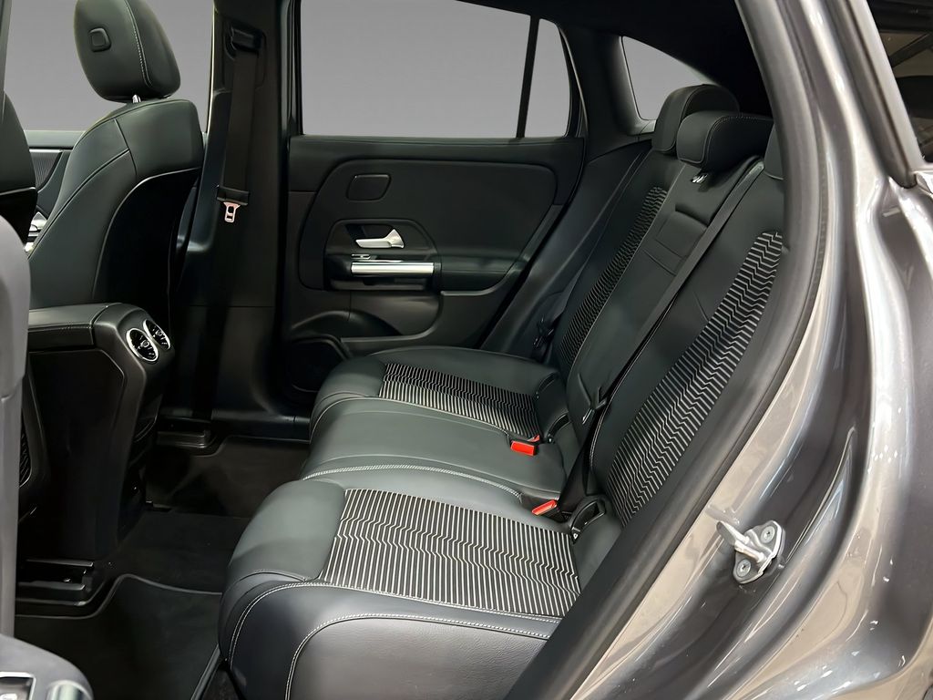 Mercedes-Benz EQA 2021