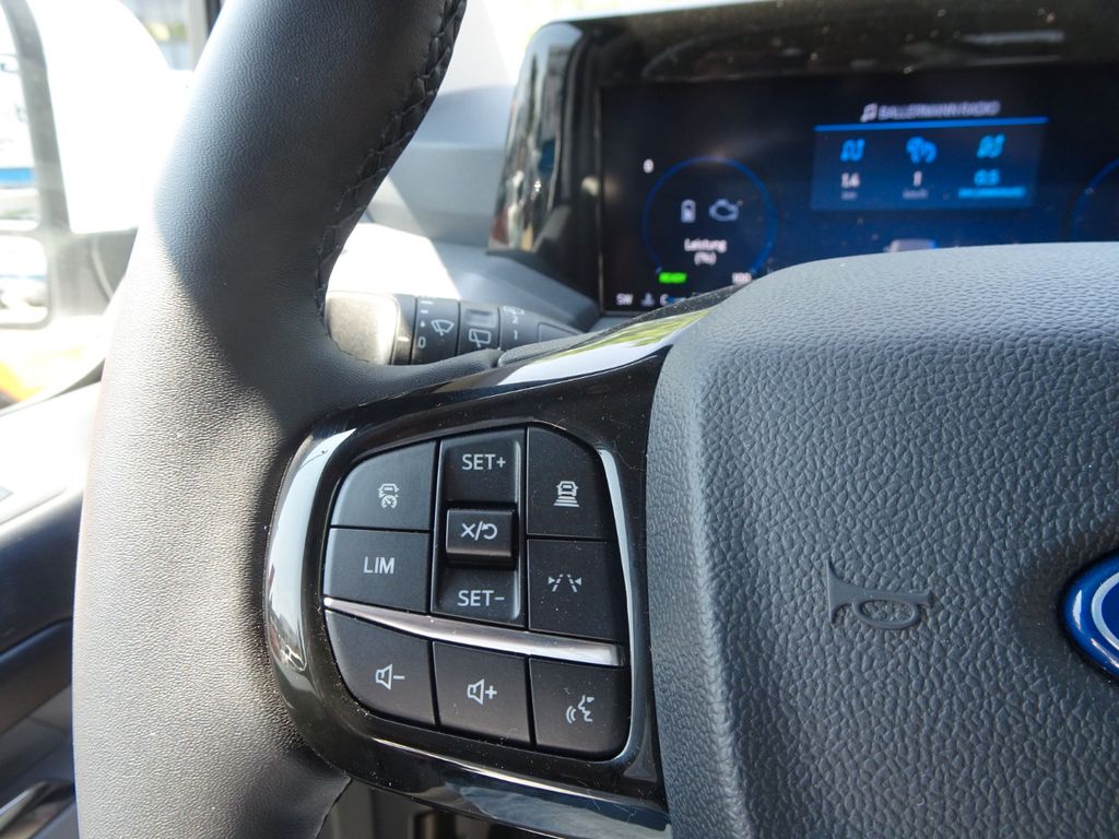 Ford Tourneo Custom 2025