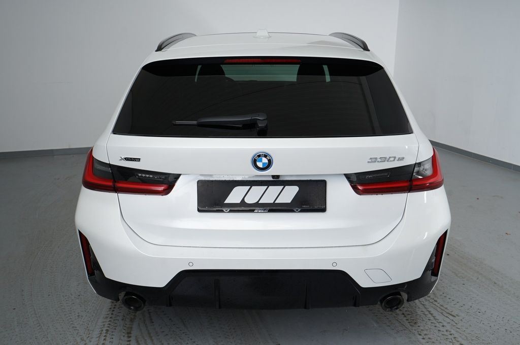 BMW 330 2025