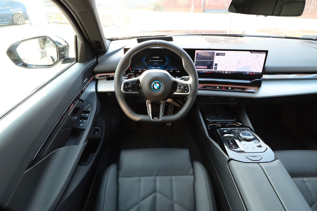 BMW i5 2024