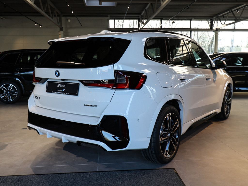BMW iX1