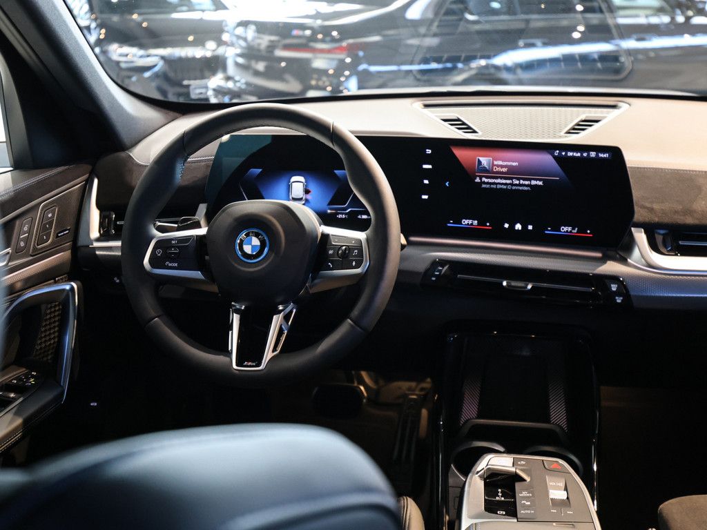 BMW iX1