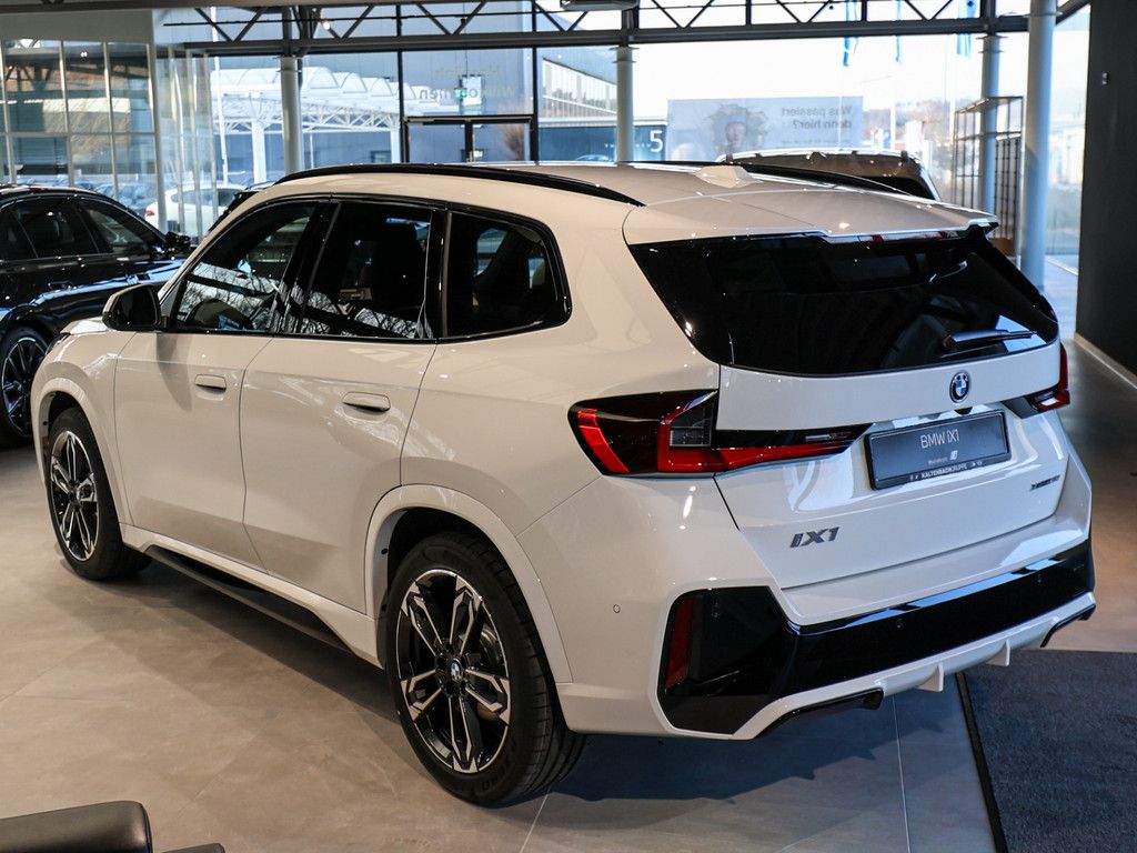 BMW iX1