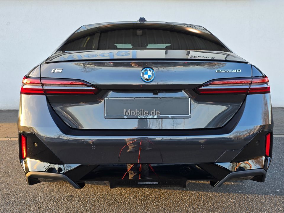 BMW i5